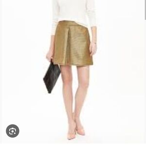 Like New BR Gold Tweed Inverted Pleat Skirt sz 2